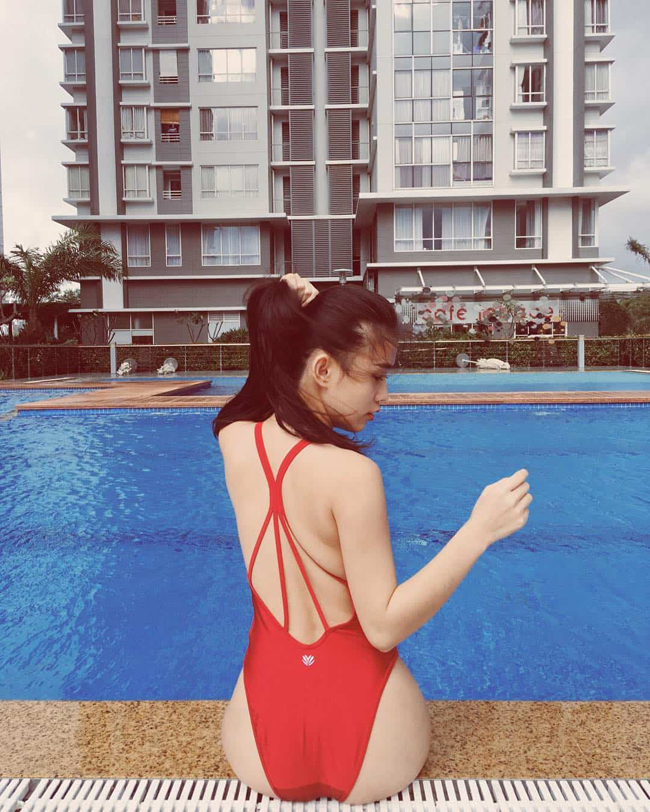 Không đu bám đại gia, 4 hot girl vẫn tậu xe hơi tiền tỷ